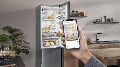 Smartphone accesses camera inside fridge with Home Connect app