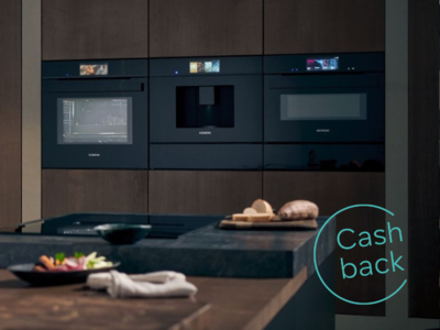 Siemensin mustat keitti&ouml;laitteet keitti&ouml;ss&auml;. Mukana 'Cashback' -merkint&auml;.