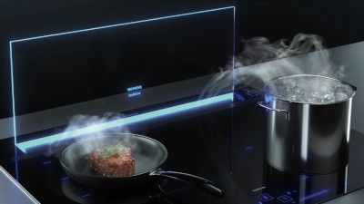 Elettrodomestici Futuristici con pannelli luminosi e vapore che emergono dal cibo da cucina.
