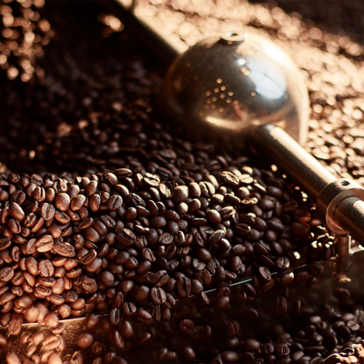 Koffiebonen tijdens het branden.