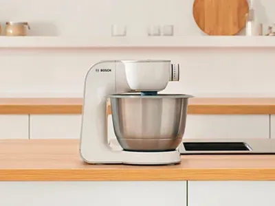 A front shot of a white Series 4 MUM 5 stand mixer.