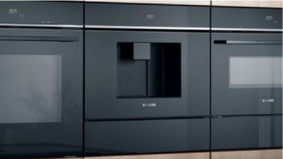 Built- w piekarniku z black szkła przedni panel i wyświetlacz cyfrowy.