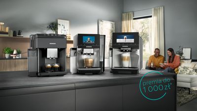 Elegancki ekspres do kawy na drewnianym blacie z ekranem cyfrowym i reklamą cashback do 1000 zł