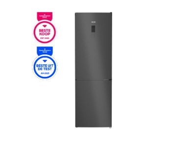 Roestvrijstalen koelkast met vriesvak, energie-efficiëntie labels, modern design.