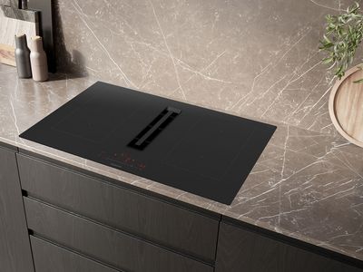 Siemens induktiotaso liesituulettimella asennettuna ty&ouml;tasoon.