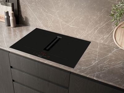 Siemens induktiotaso liesituulettimella asennettuna ty&ouml;tasoon.