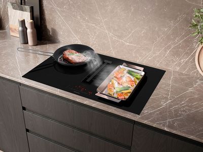 Siemens induktiotaso liesituulettimella asennettuna ty&ouml;tasoon.