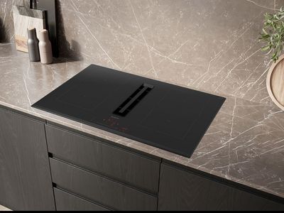 Siemens induktiotaso liesituulettimella asennettuna ty&ouml;tasoon.