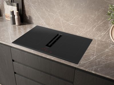 Siemens induktiotaso liesituulettimella asennettuna ty&ouml;tasoon.