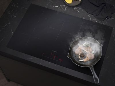 plyta grzewcza na niej patelnia