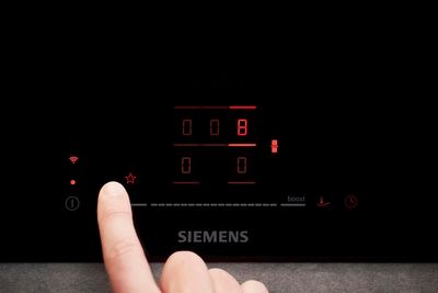 Steruj temperaturą i wyciągiem za pomocą jednego palca 