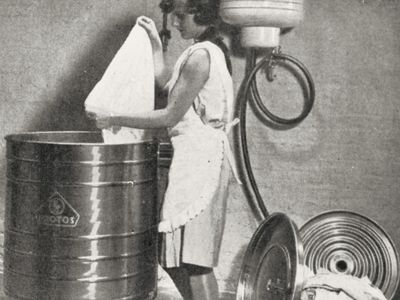 1928: bucato faticoso, addio!