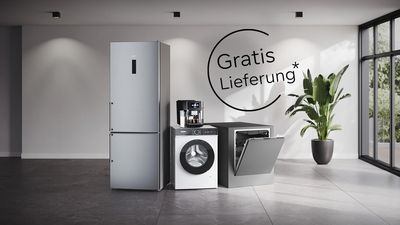 Eine moderne K&uuml;chenszene mit einem Siemens-K&uuml;hlschrank, einer Waschmaschine, einer Kaffeemaschine und einem Geschirrsp&uuml;ler &ndash; erg&auml;nzt durch einen Werbetext "Siemens Days"