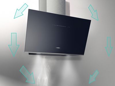 Czarny, ścienny okap kuchenny z subtelnym podświetleniem, zapewniający wydajny przepływ powietrza.