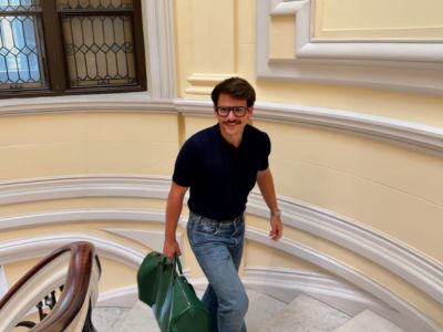 Asempe asciende la escalera monumental del palacio que acoge Casa Decor 2026