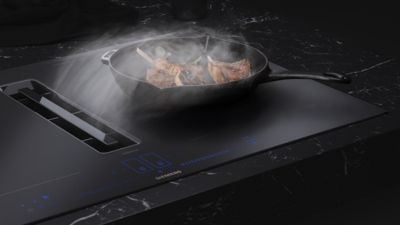 2 fours noirs et tactiles dans une cuisine