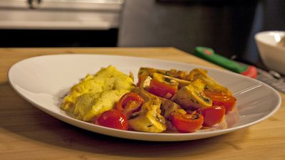 Omelette classica, champignon e pomodorini