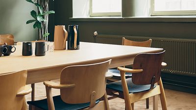 Tra i tanti interni che hai progettato ci sono cucine di gran gusto che rappresentano alla perfezione l'idea di centro di socializzazione. Qual è la tua idea di design per una cucina e sala da pranzo moderna?