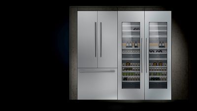 The Siemens 2-Door Bottom Mount fridge freezer can easily combined with two elegant wine cooling units to create one allround cooling zone.