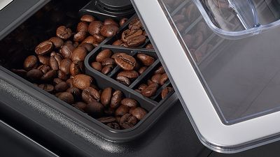 Le macchine da caffè completamente automatiche Siemens sono dotate di macinacaffè silenziosi di altissima qualità.