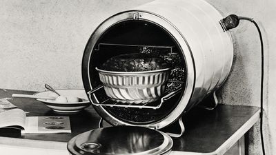 1926: The first ever electric cooker