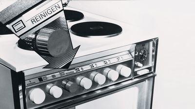 1973: An oven that cleans itself