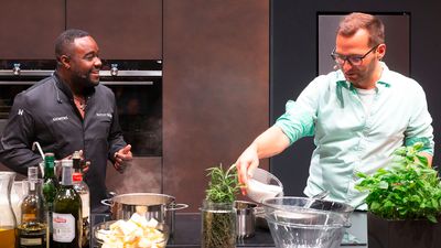 Nelson Müller cucina all'IFA 2018