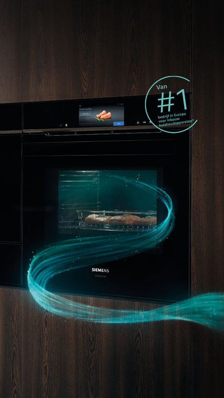 Siemens oven, inbouw espresso volautomaat en een compacte bakoven in een hout-look keuken.