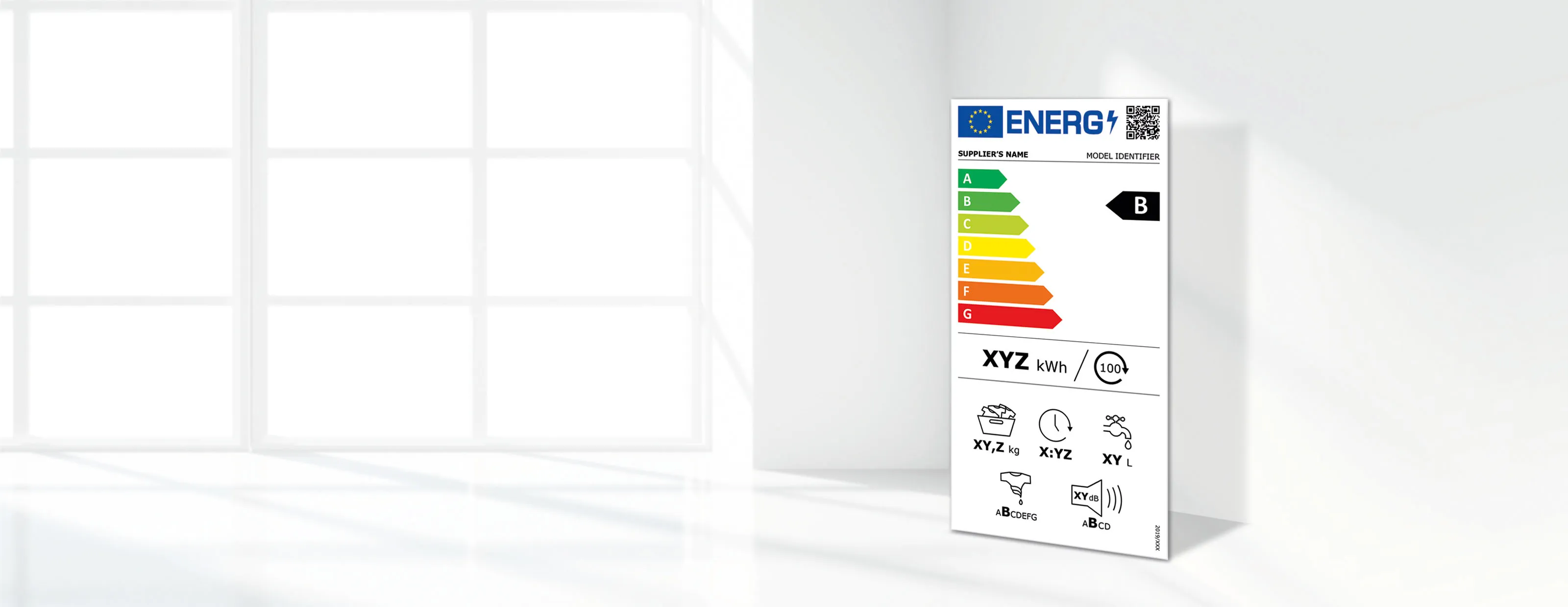 Energieeffizienz-Bewertungslabel an weißer Wand.