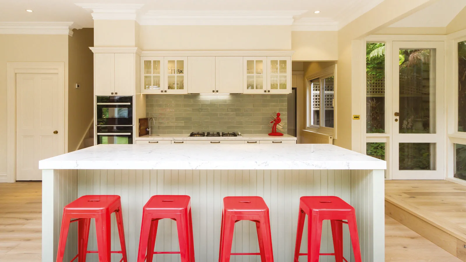 A clutter free kitchen.