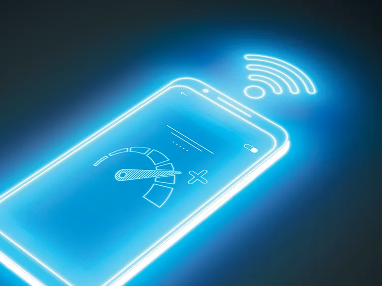 Zářící smartphone se symbolem Wi-Fi, rychloměr a modré neonové světlo pozadí.
