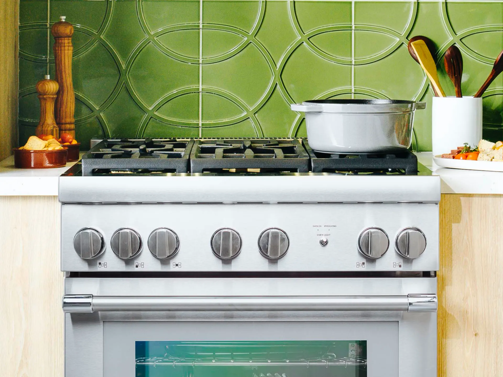 thermador 30-inch slide-in ranges pot on burner PRD305WHU