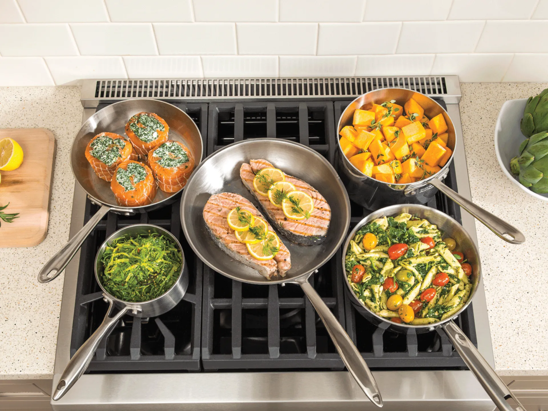 thermador 30-inch slide-in ranges top view with 5 pans PRD305WHU