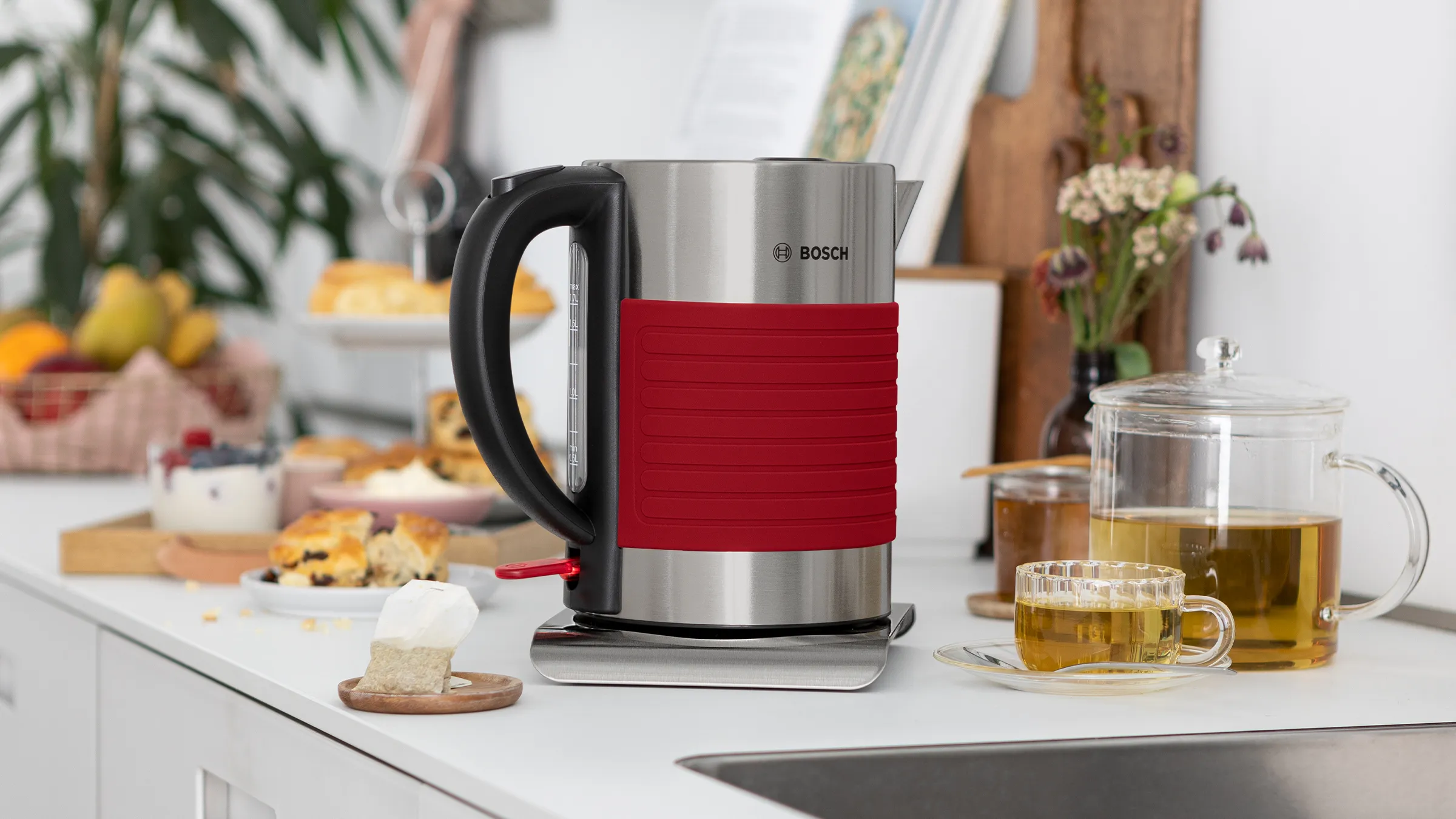 Siliconeline kettle in red with mugs of tea