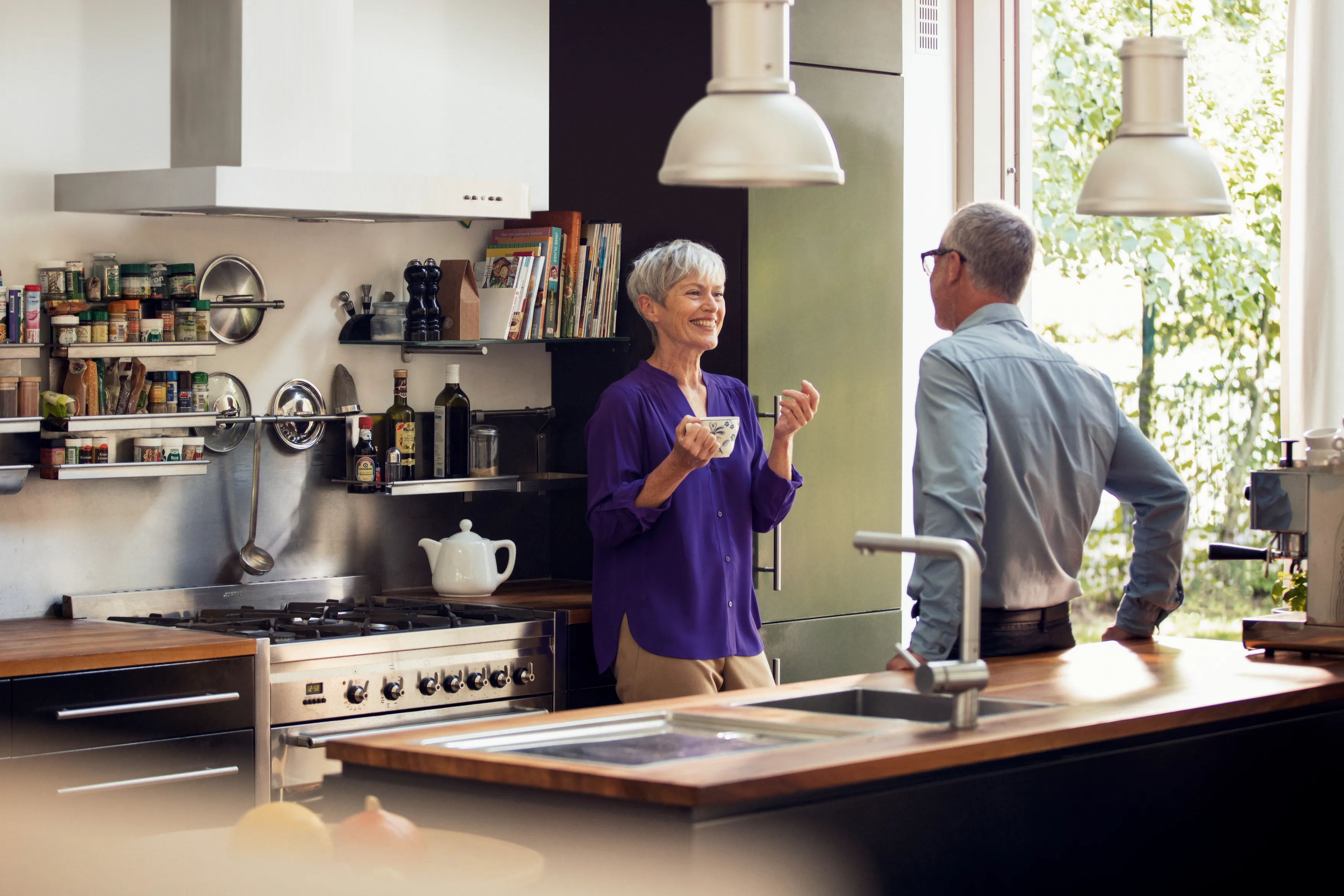 Woman and Man talking in a modern kitchen a Bosch Gas stovetop