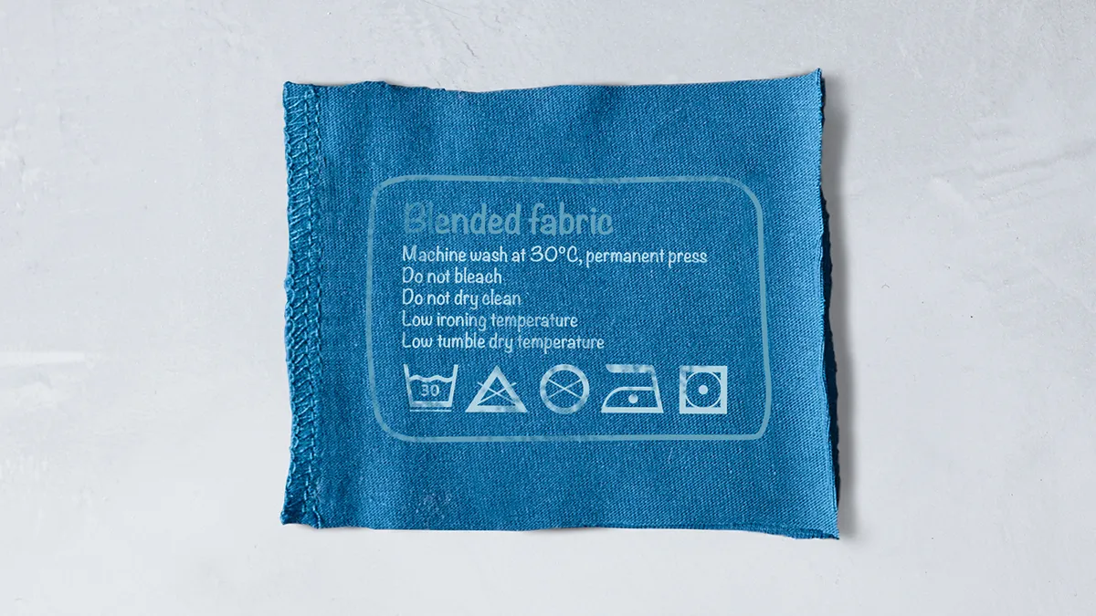 Clothes label showing washing and dryer symbols