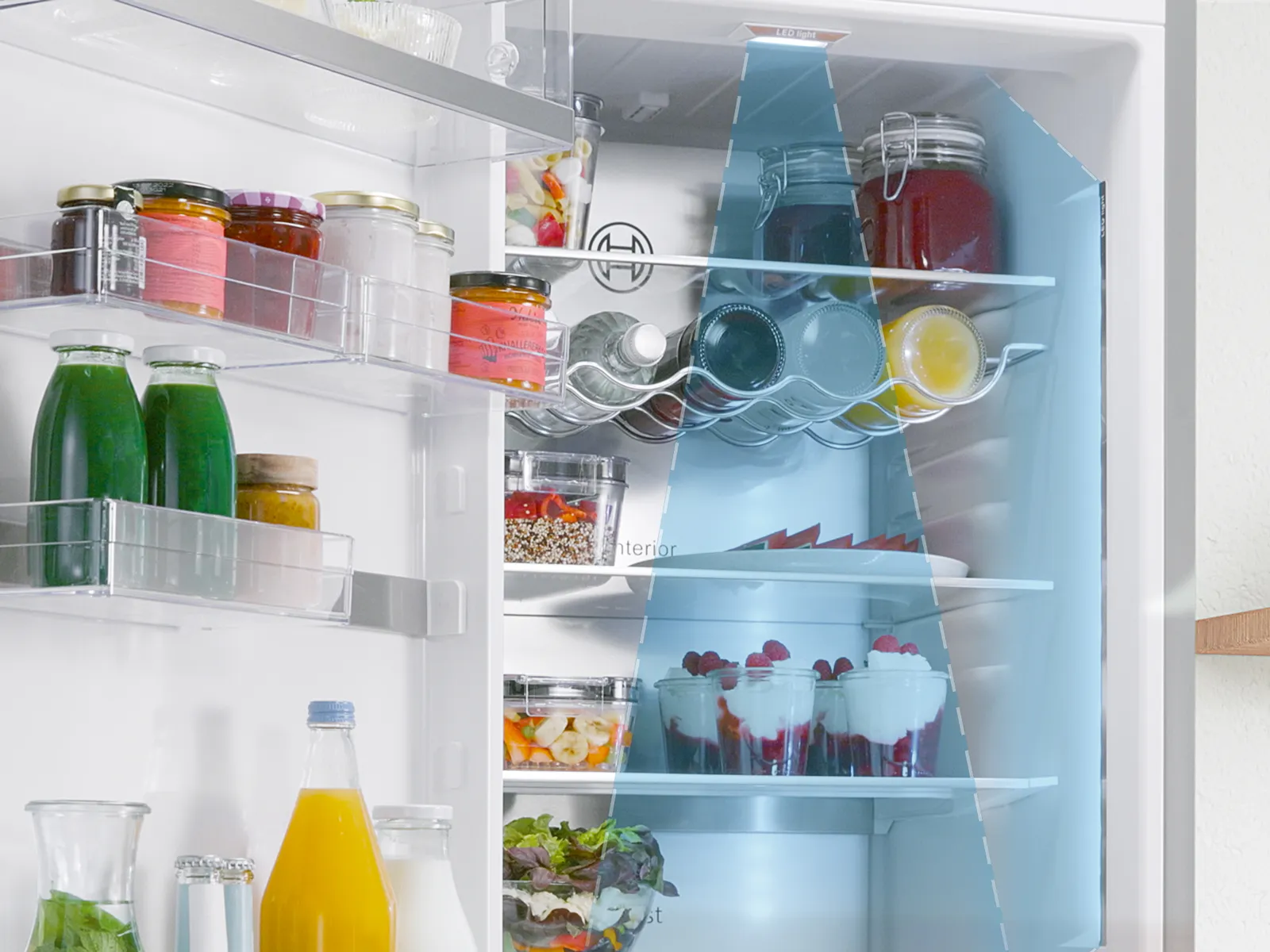 Современные холодильники Bosch accent line со светодиодной подсветкой 