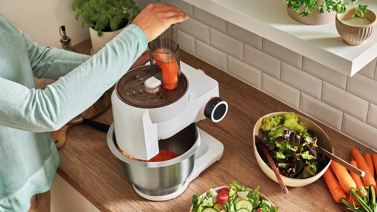MUMSeries 2 on kitchen top from above chopping vegetables with VeggieLove attachment.