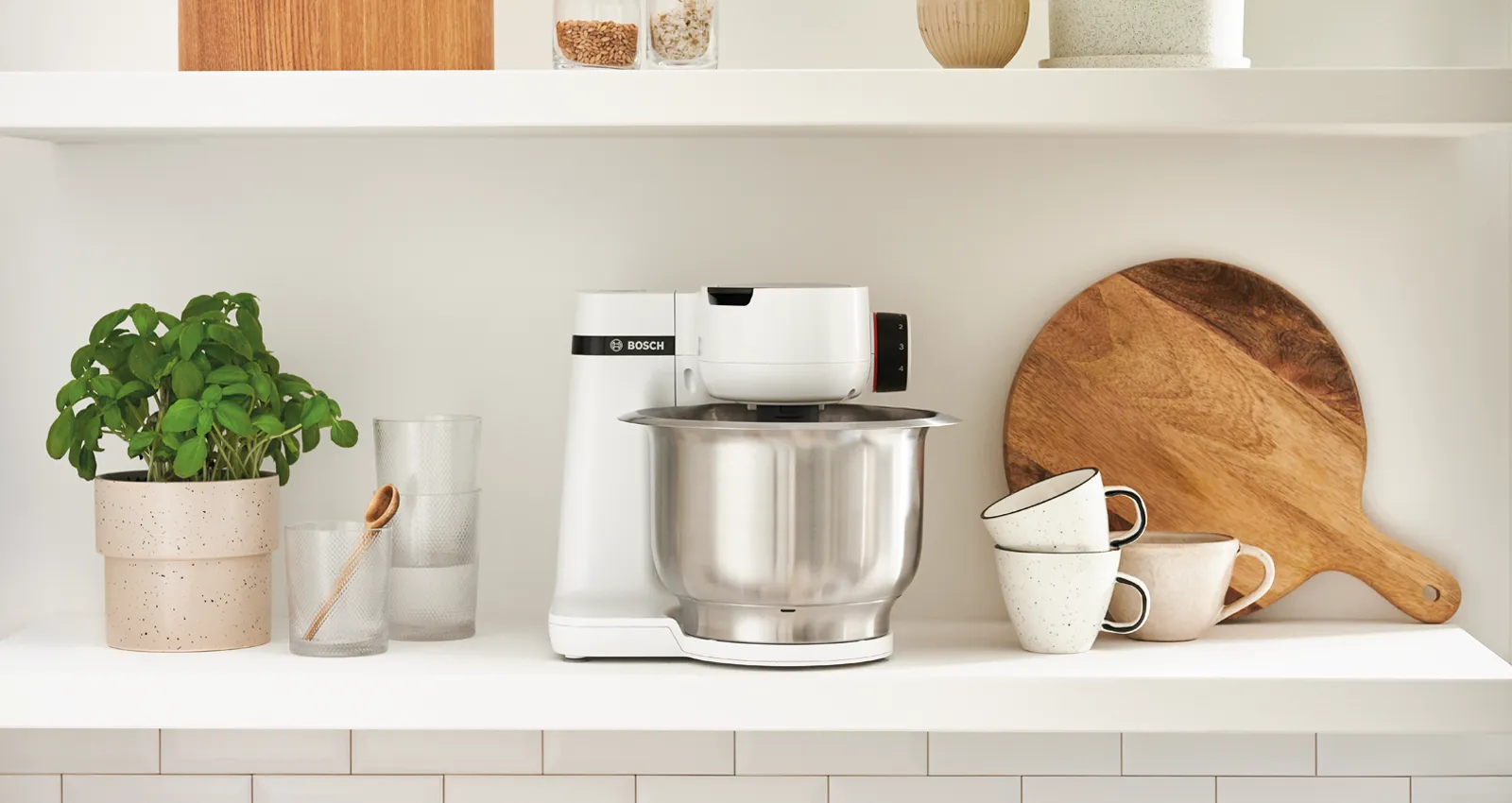 La Série 2 compacte rangée sur un plan de travail de cuisine.