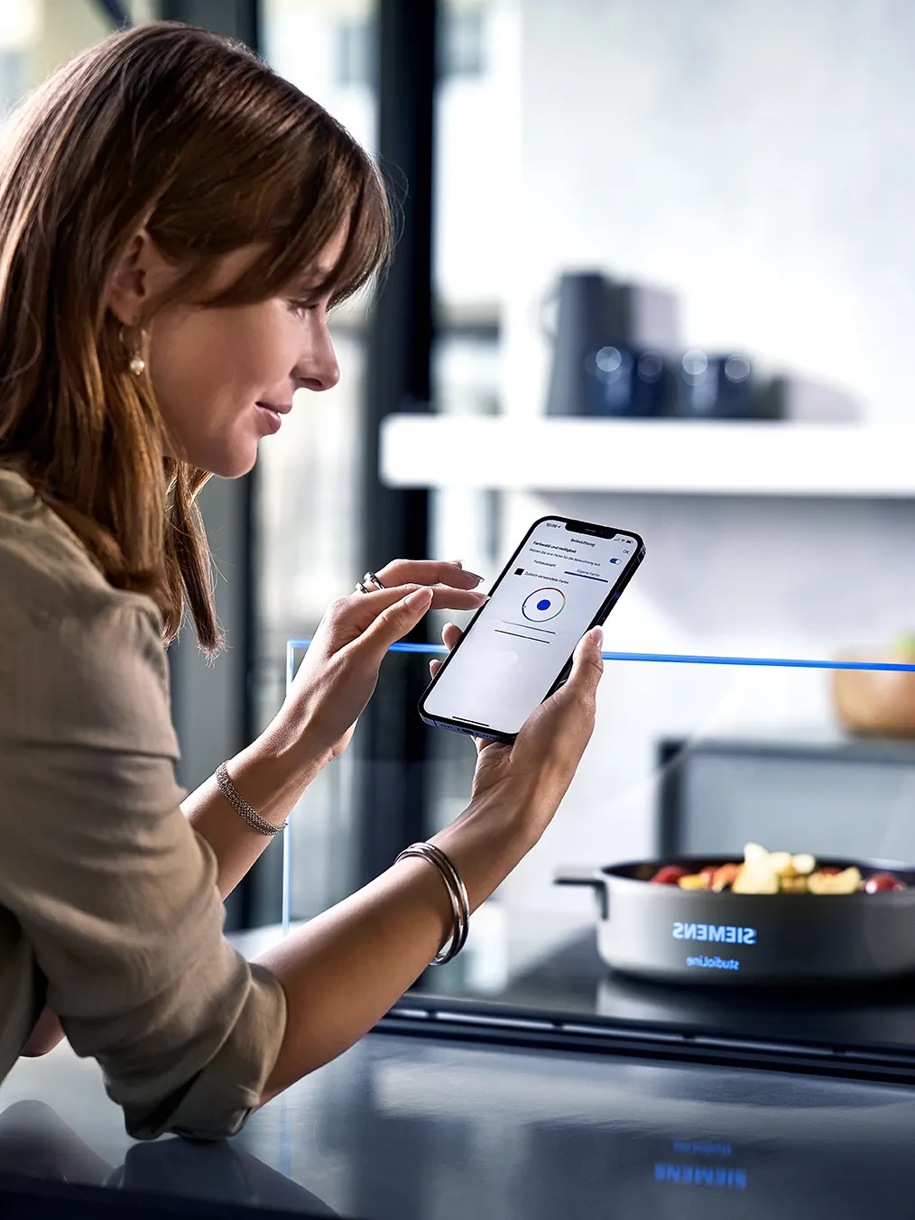 Person using the siemens home appliances app on a phone