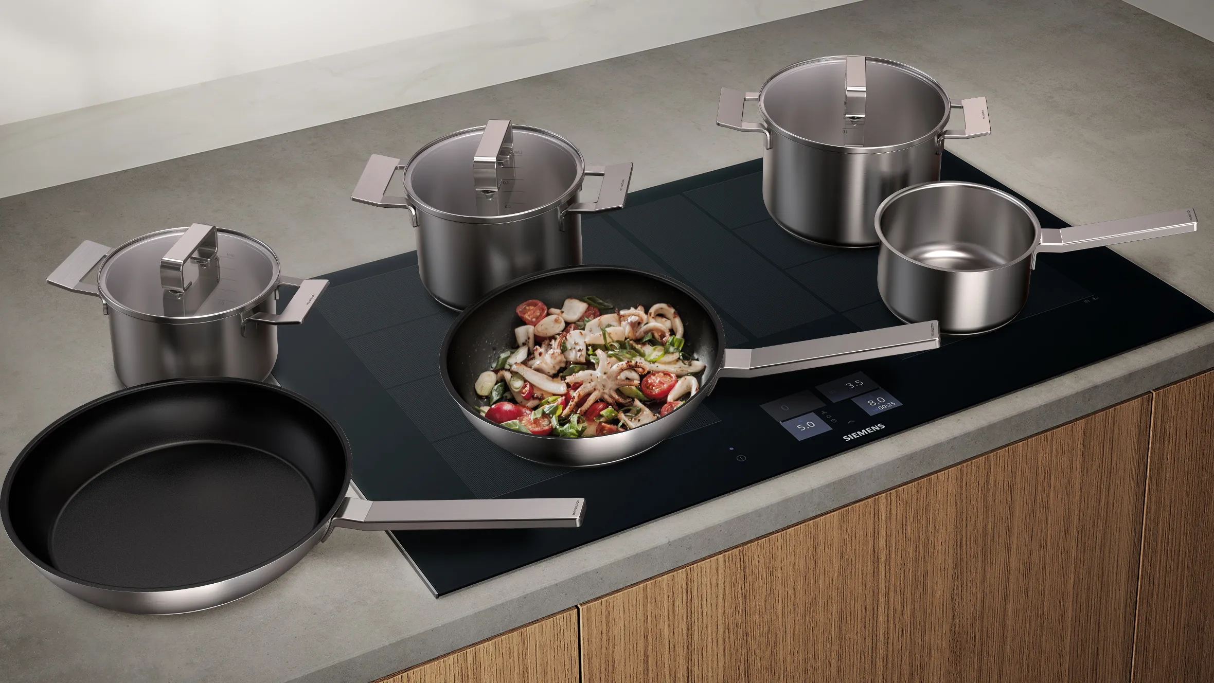 Fogão de aço inoxidável definido em uma placa de fogão de cozinha moderna com uma panela de comida.