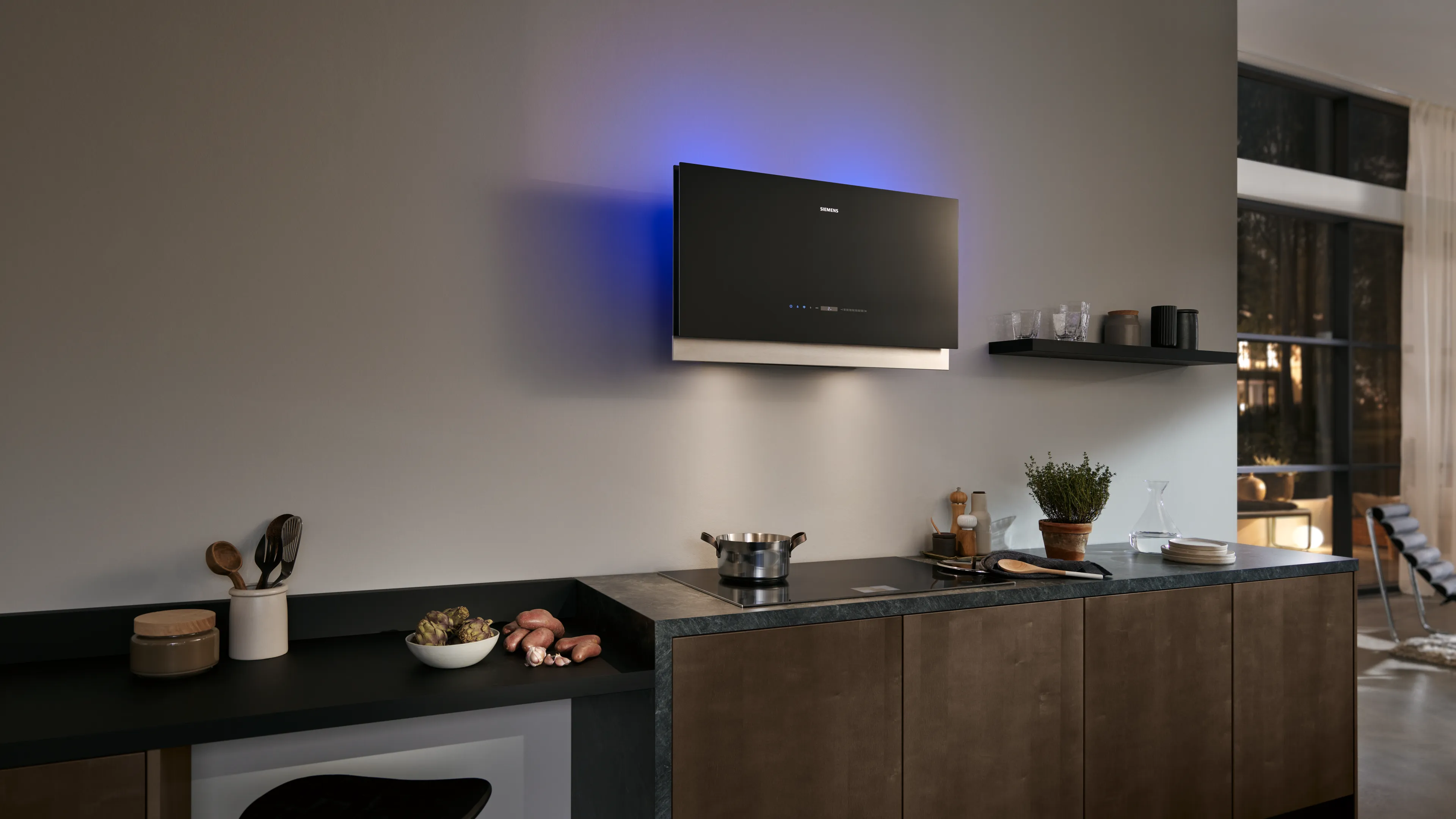 20122190_GL_SIE_PIS_Empowering_family_ventilation_wall_mounted_hood_15_Desktop_Stage_16_9