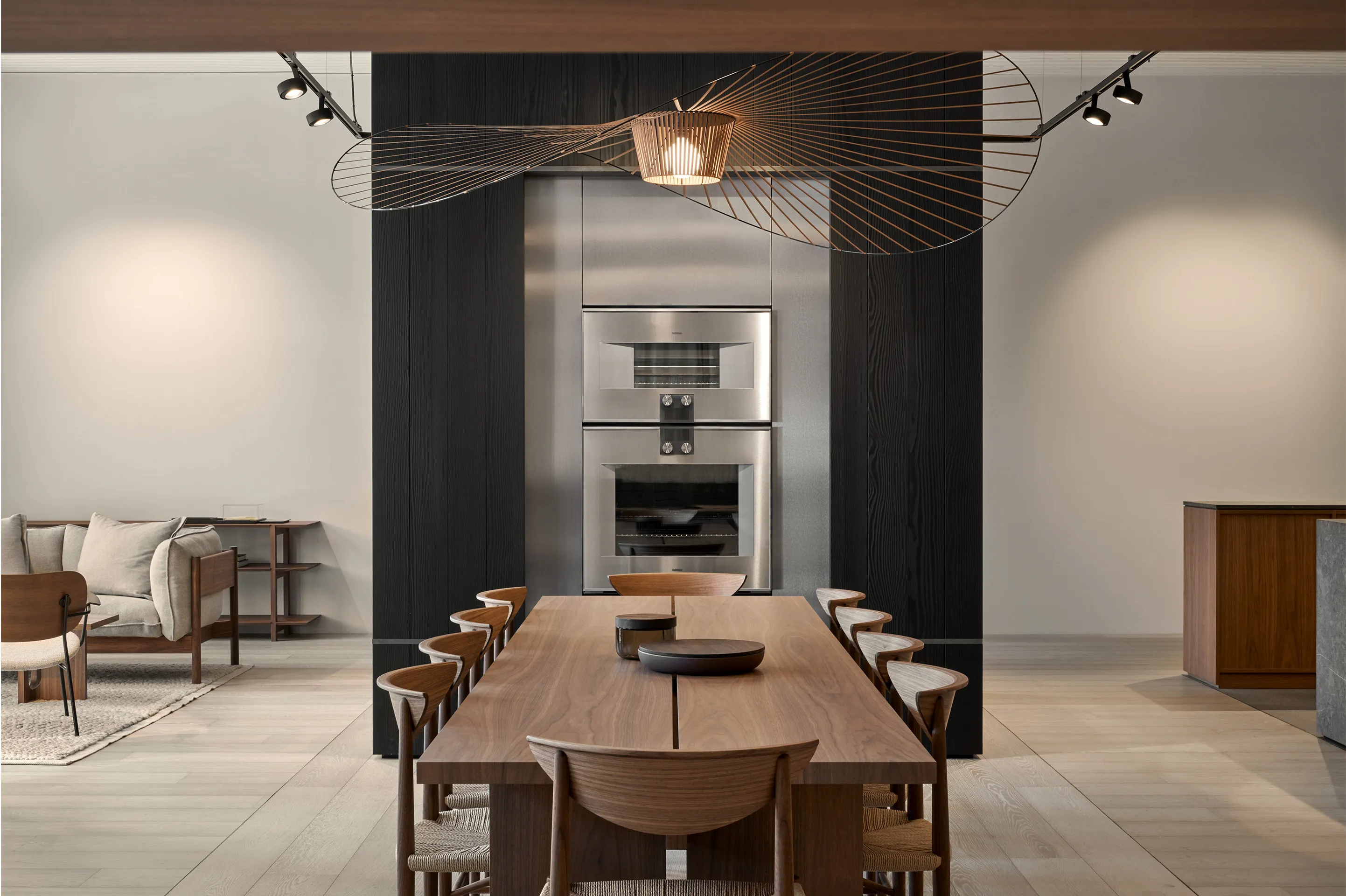 Uitzicht binnen een luxe Gaggenau showroom