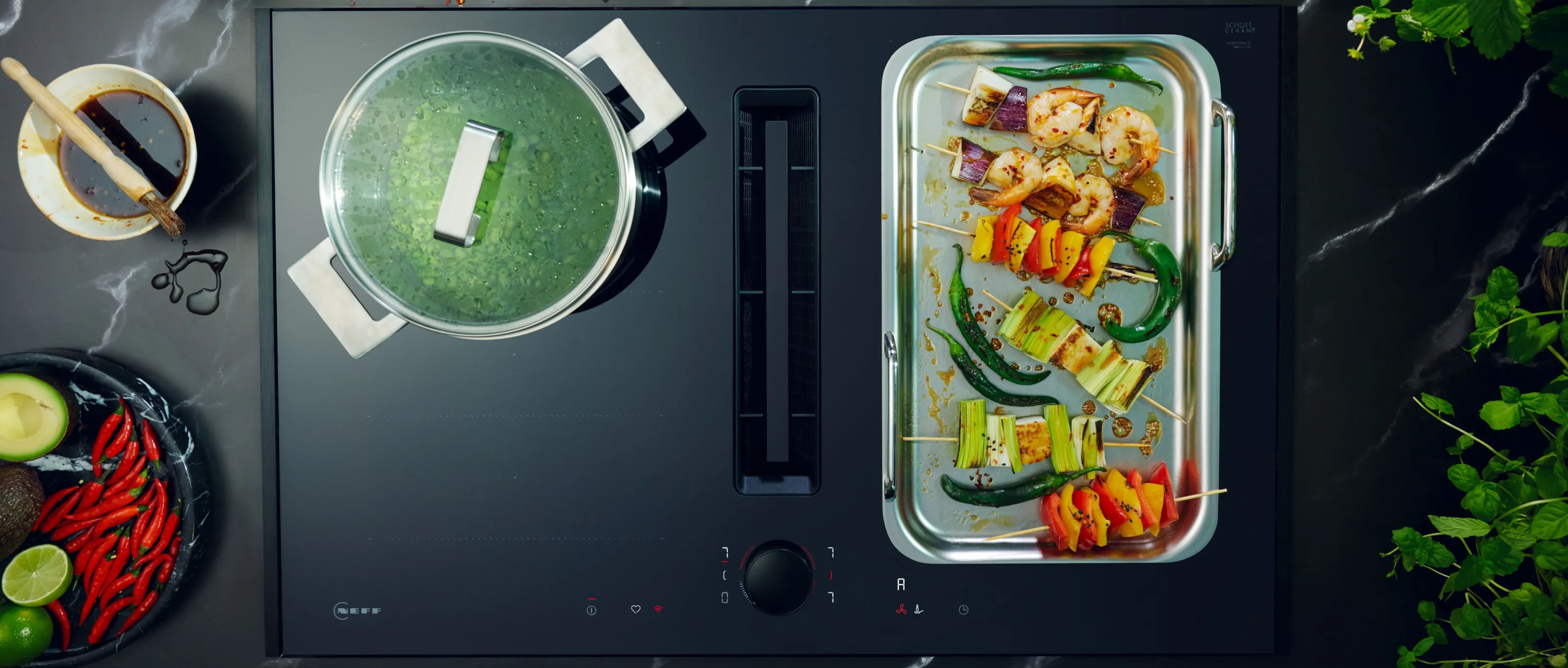 Flex Induction Kochfeld mit Topf und Teppan Yaki