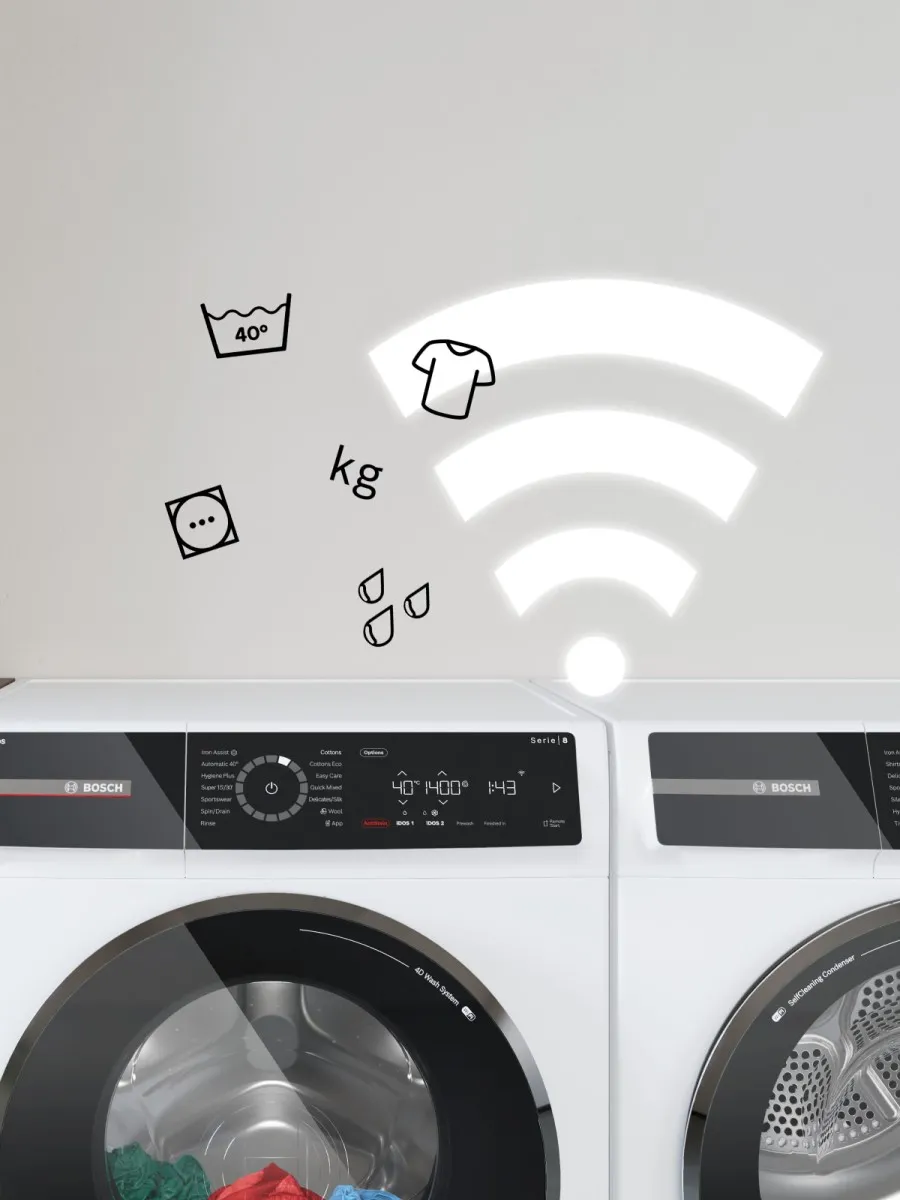 Vooraanzicht van twee moderne wasmachines van Bosch met een wifi-symbool erboven, omringd door pictogrammen zoals een wasembleem, een T-shirt, gewicht in kilogram en waterdruppels, tegen een neutrale achtergrond