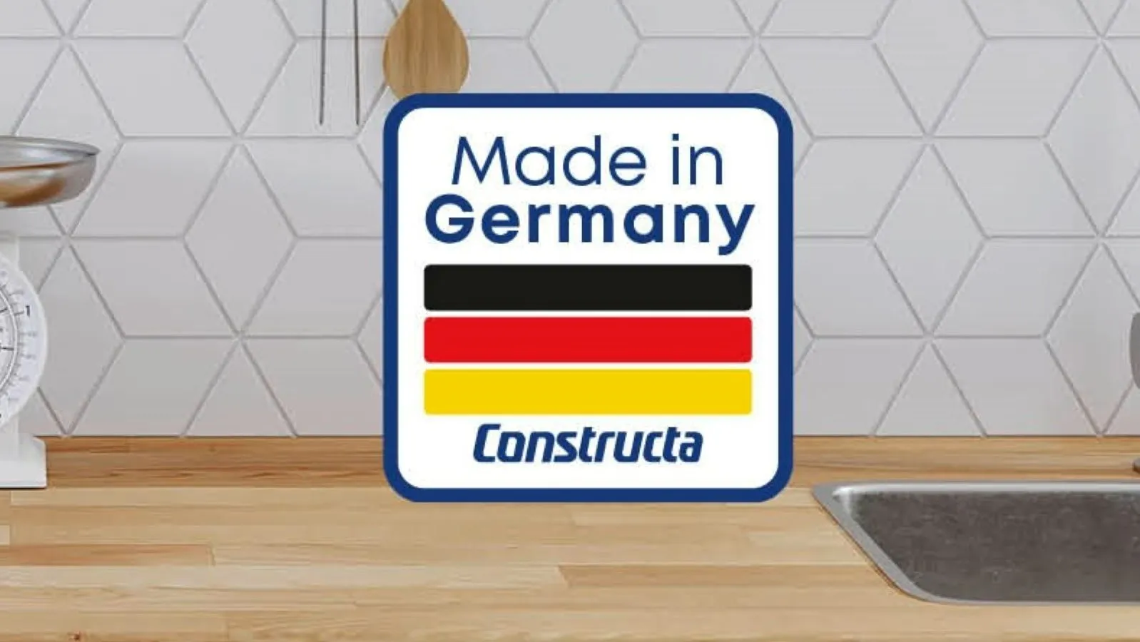 Küchenzeile mit "Made in Germany" Logo im Vordergrund