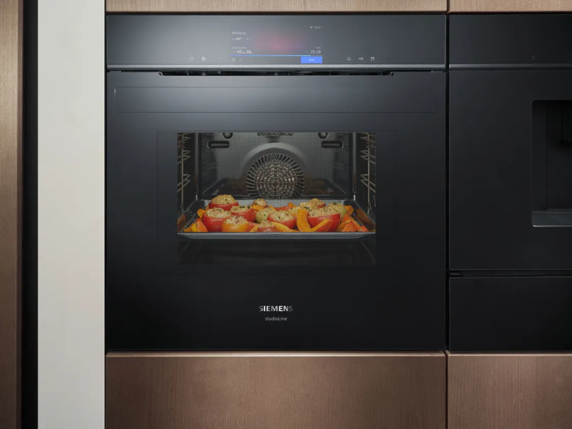 Interno forno con verdure arrosto.