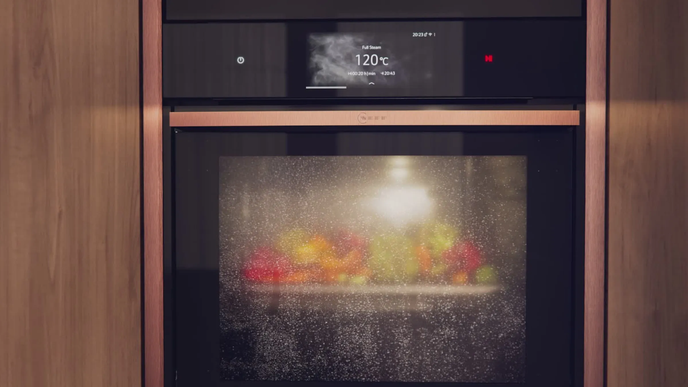 Ofen-Innenraum mit Lebensmittelkochen, Digitalanzeige mit Temperatur von 120°C.