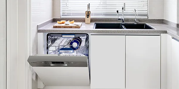 22545743_semi-integrated_dishwasher_flyout_600x300