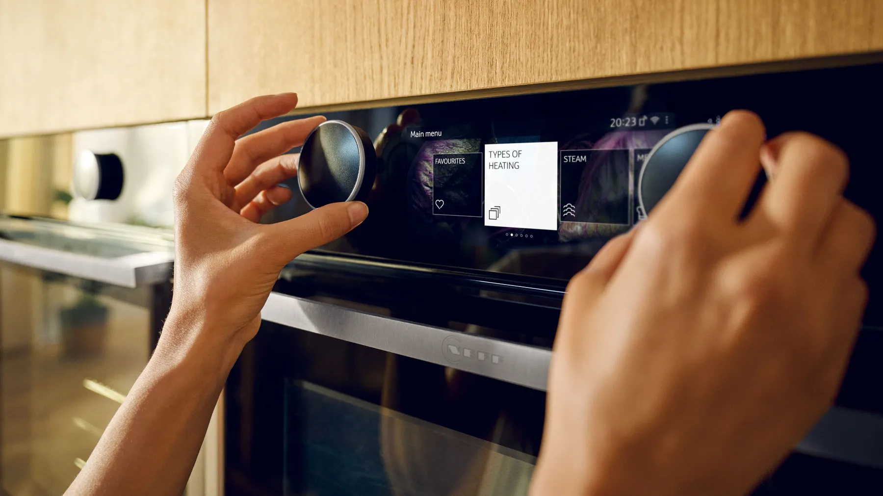 Zeigt die Bedienelemente auf dem Ofen-Display-Panel mit Gar-Timer und Temperatureinstellungen.